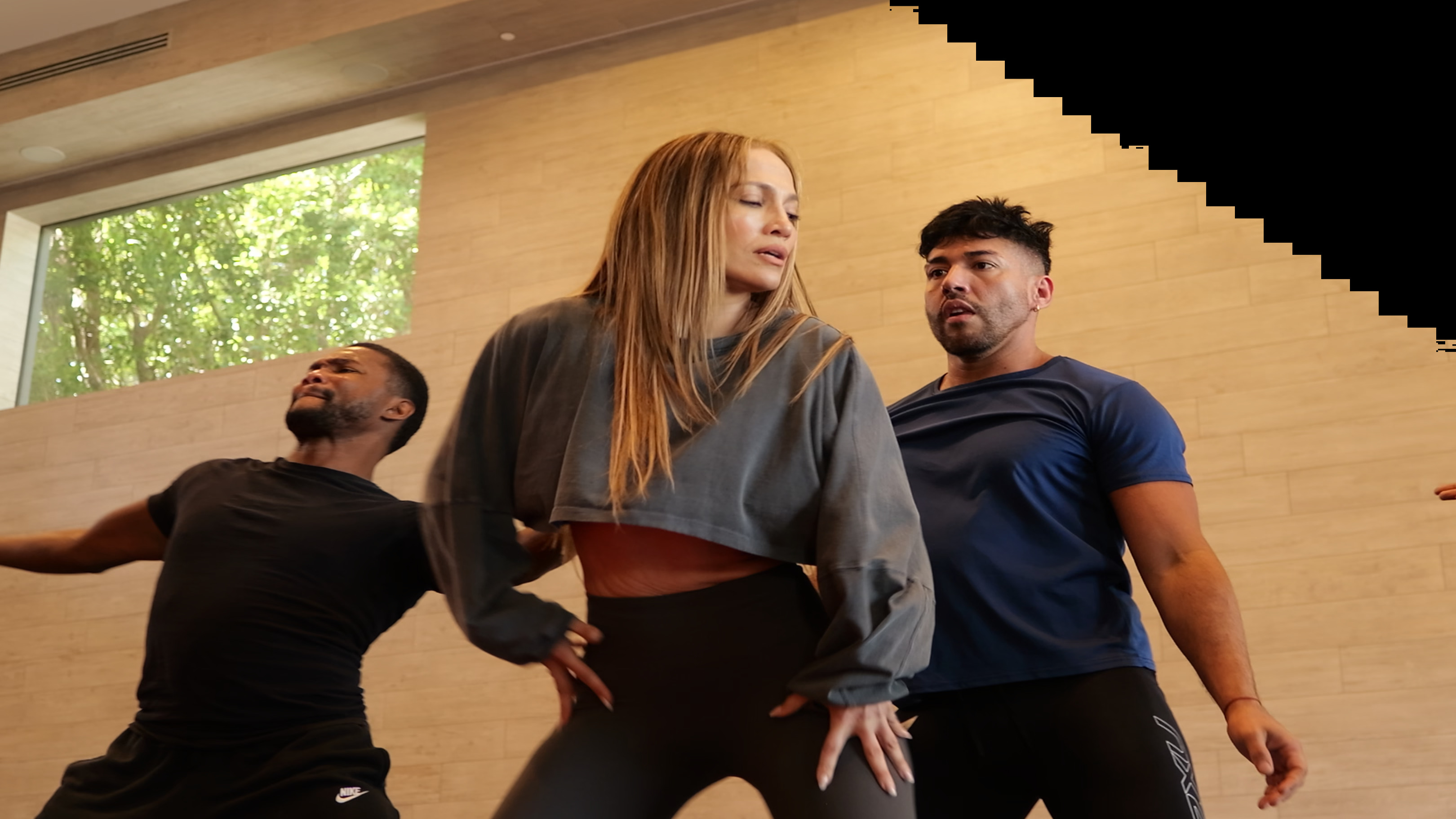 El ensayo exclusivo de Jennifer Lopez antes de los American Music Awards (AMAs) episode artwork