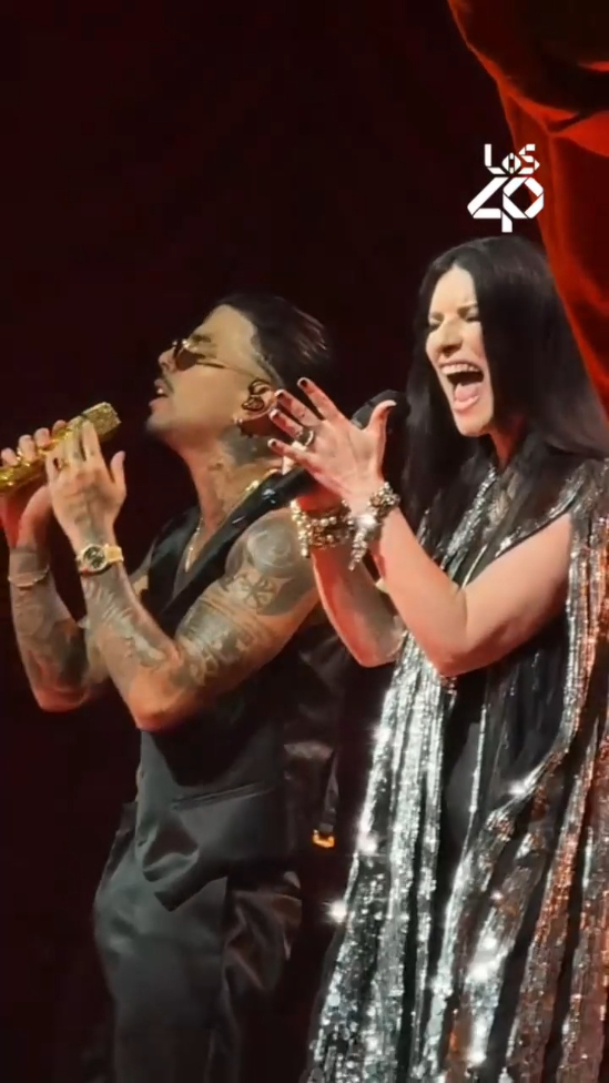RAUW ALEJANDRO invita a LAURA PAUSINI a cantar con él en Milán 🤩🎤