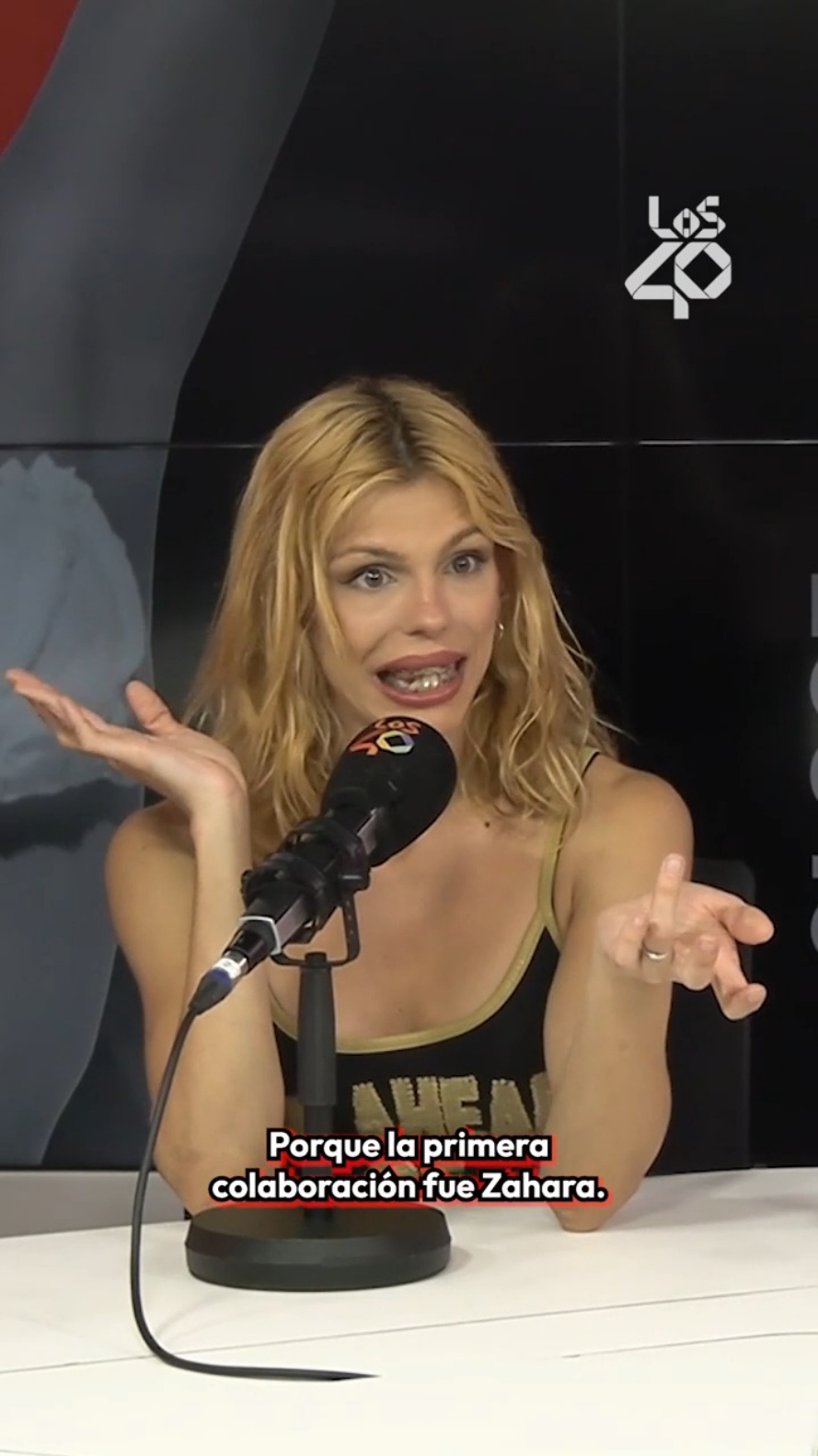 Samantha Hudson sobre Villano Antillano
