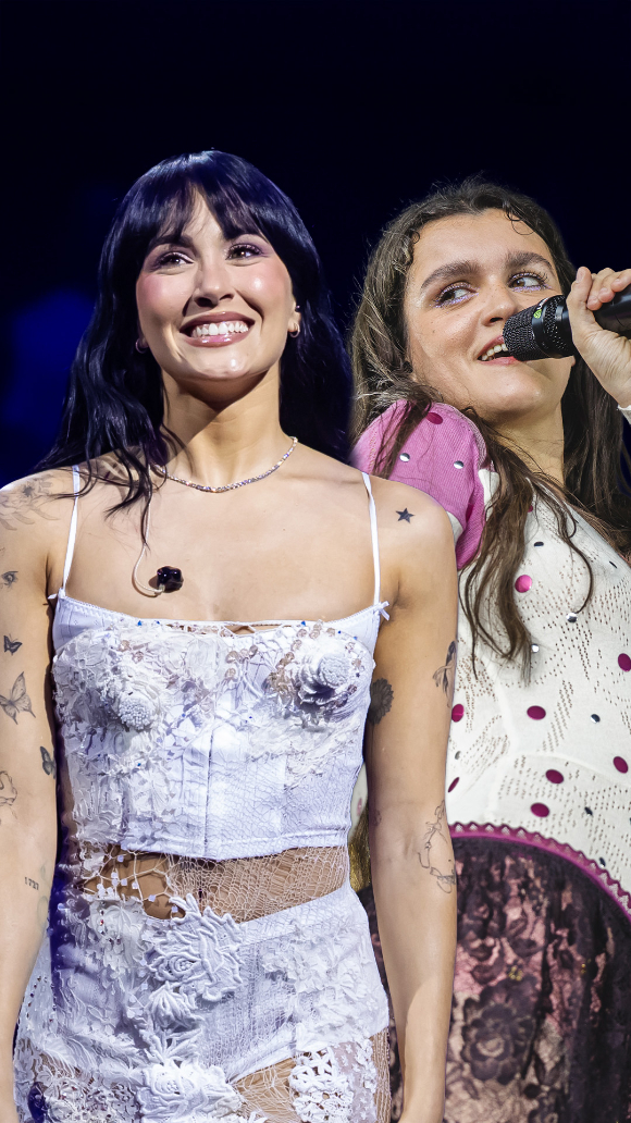 AITANA y AMAIA cantan juntas en el Metropolitano con guiño a BISBAL incluido😉