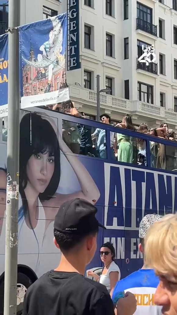 El autobús de AITANA ya recorre las calles de MADRID 😱🦋